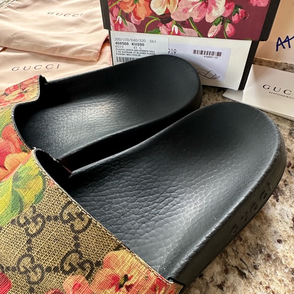 Gucci Bloom Slides size 41. Not for a picky buyer! Please ask questions first! - Picture 14 of 14